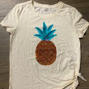 Old navy 10/12 t-shirt like new!